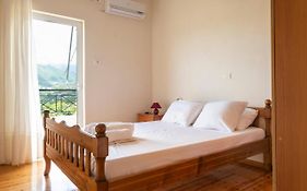 Janakis Apartments